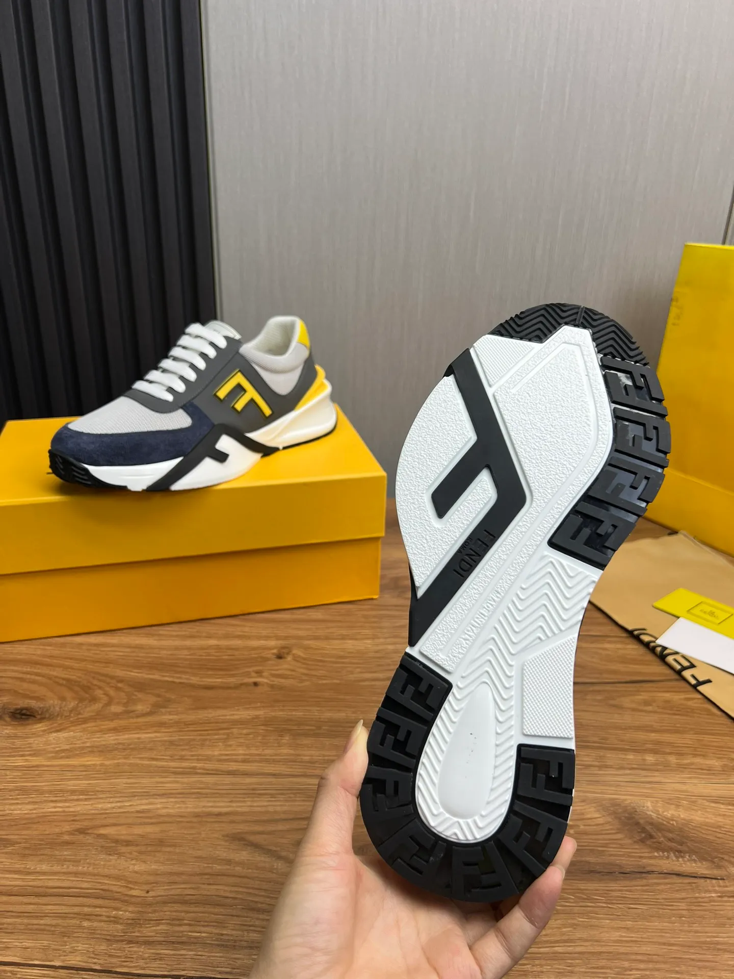 Men's shoes 💰520💰 Fendi [Fendi] hot style is on the market 🔥Fashionable casual men's shoes 🔱 Made of original cowhide + breathable mesh lining + sheepskin feet, perfect shape, top quality, you deserve it 🔜Original outsole, ultra-light, non-slip and wear-resistant 👣 Standard size 38-44 (customized in 45)